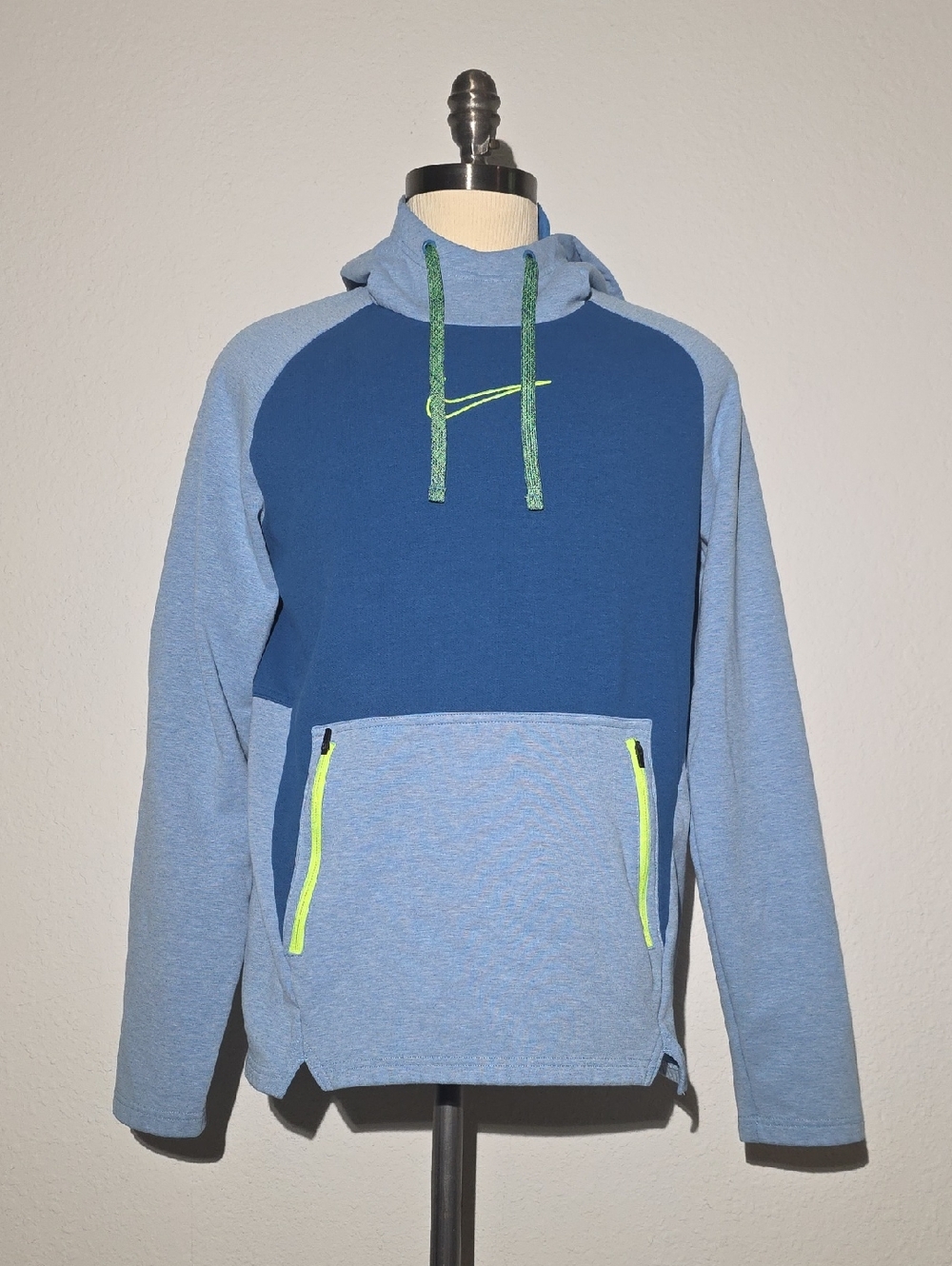 Nike Therma Fit Men's Two-Tone Blue Pullover Hoodie with Neon Trim Size L - Picture 5 of 13